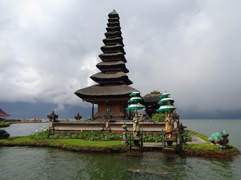 Pura Ulun Danu di tepi Danau Beratan, Bedugul Bali