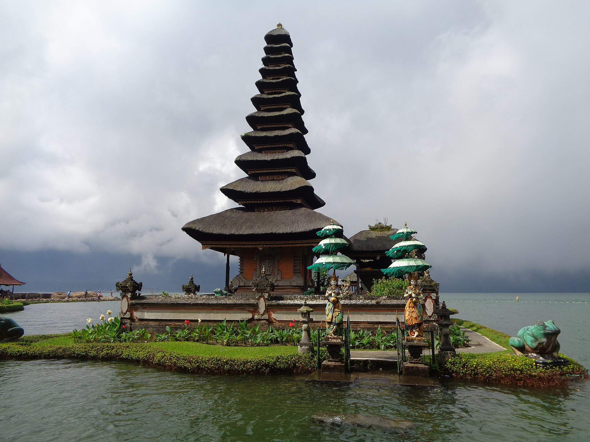 Pura Ulun Danu di tepi Danau Beratan, Bedugul Bali