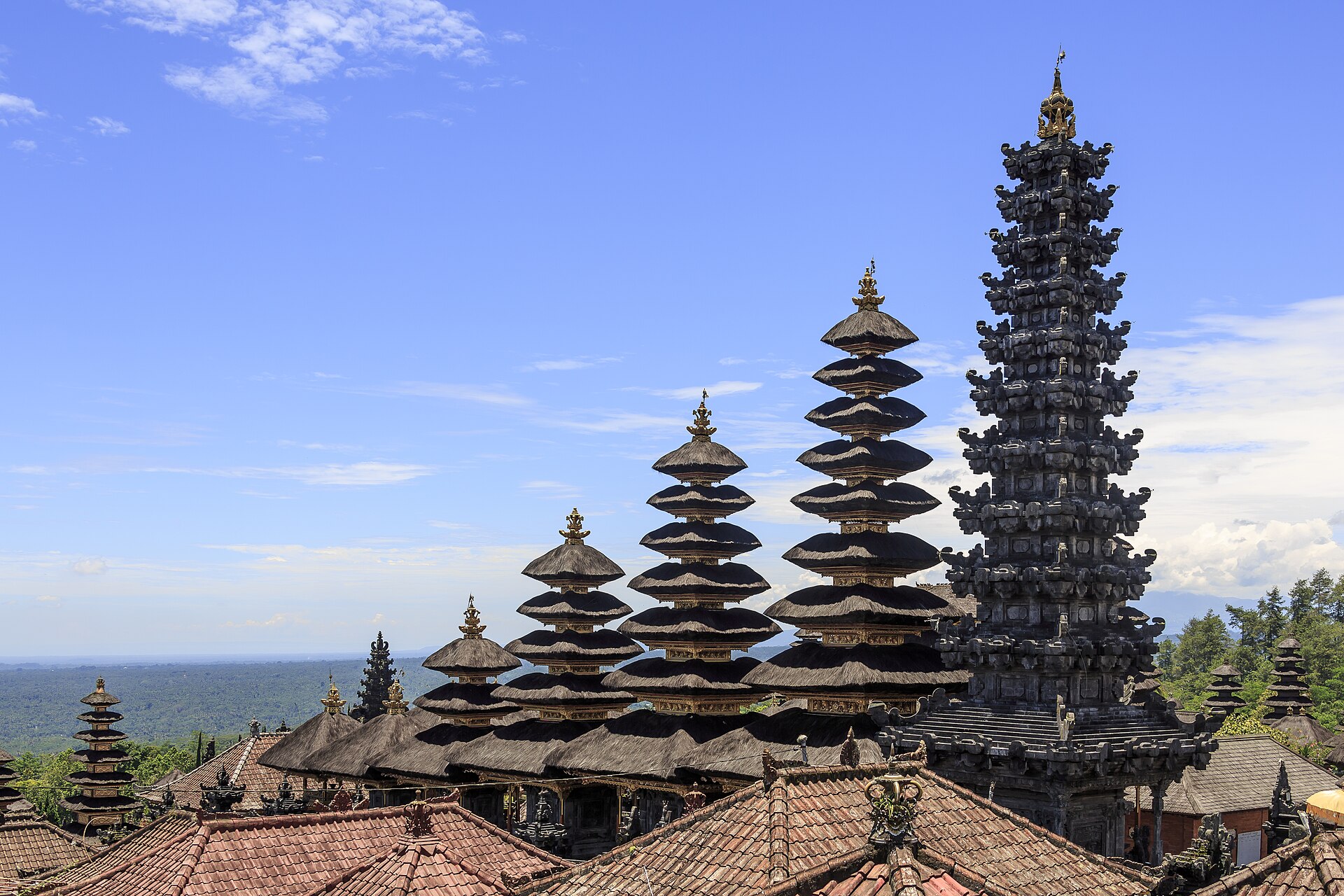 Kompleks Pura Besakih di lereng Gunung Agung