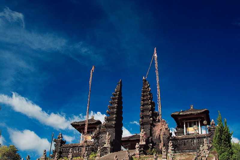 Undak dan pelataran Pura Besakih, Karangasem