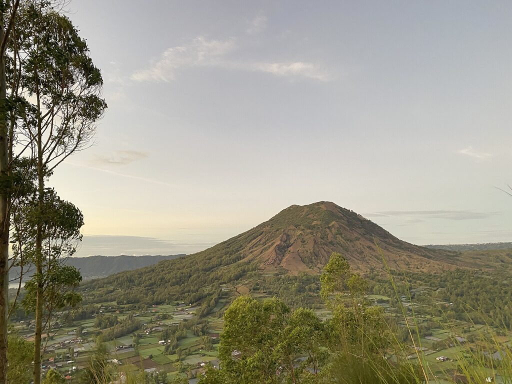 Gunung Batur dilihat dari kawasan Kintamani, Bali