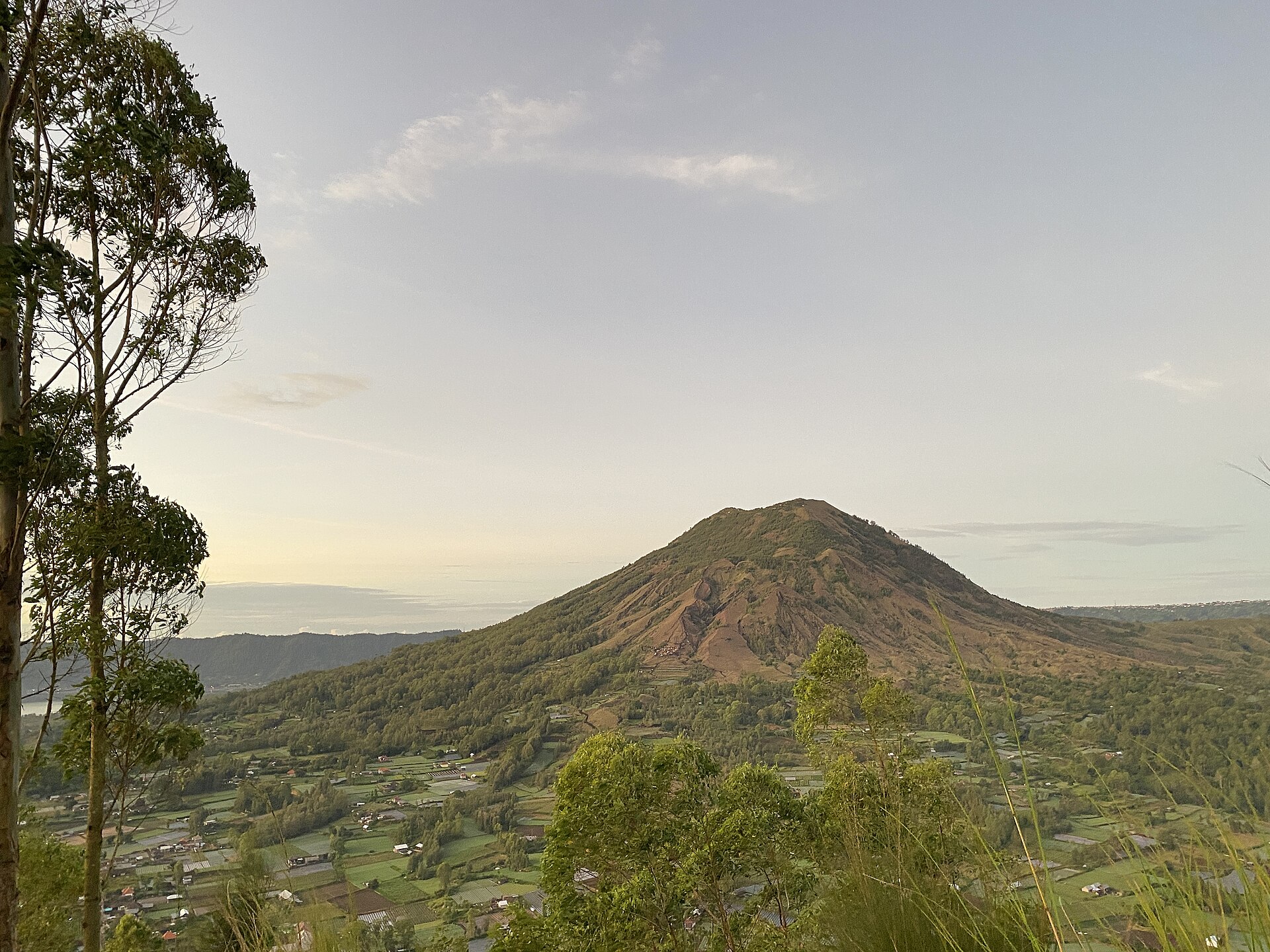 Gunung Batur dilihat dari kawasan Kintamani, Bali