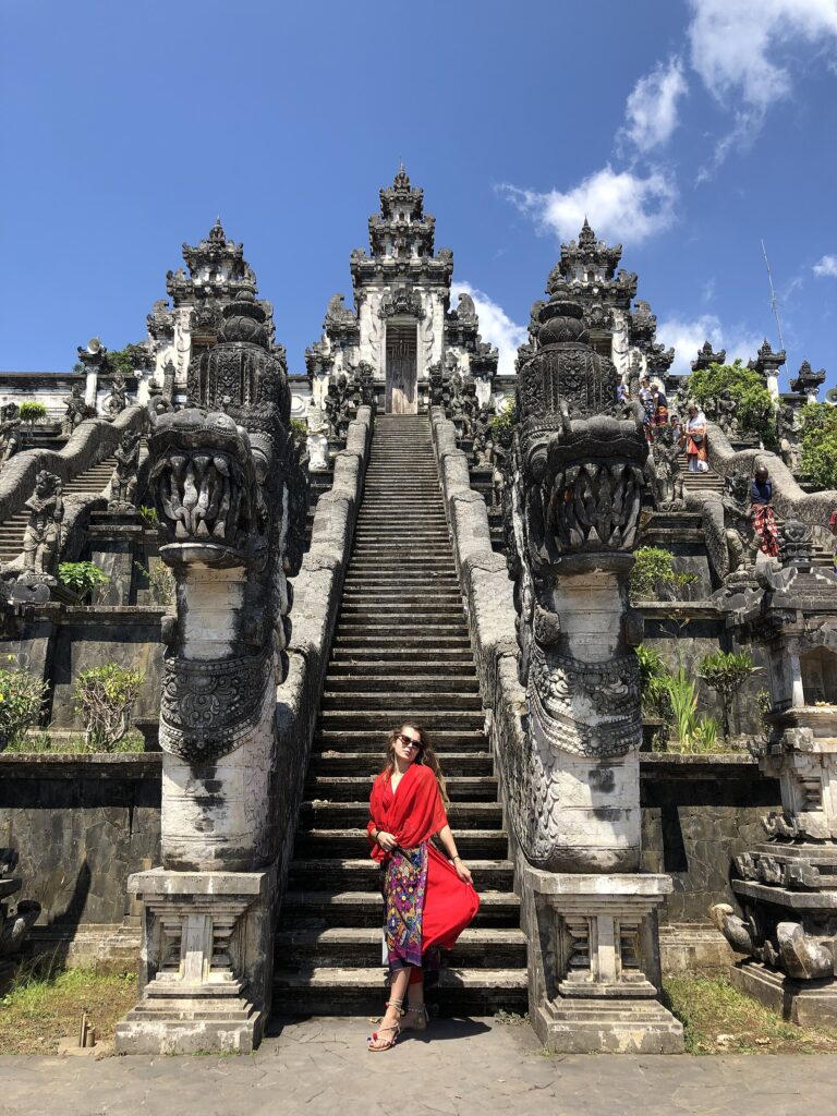 Tangga dan area Pura Lempuyang di Bali