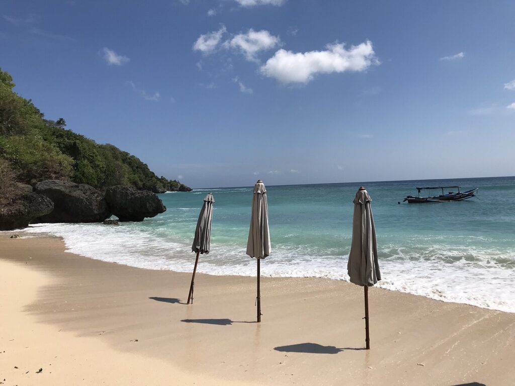 Pantai Padang Padang di Pecatu, Bali