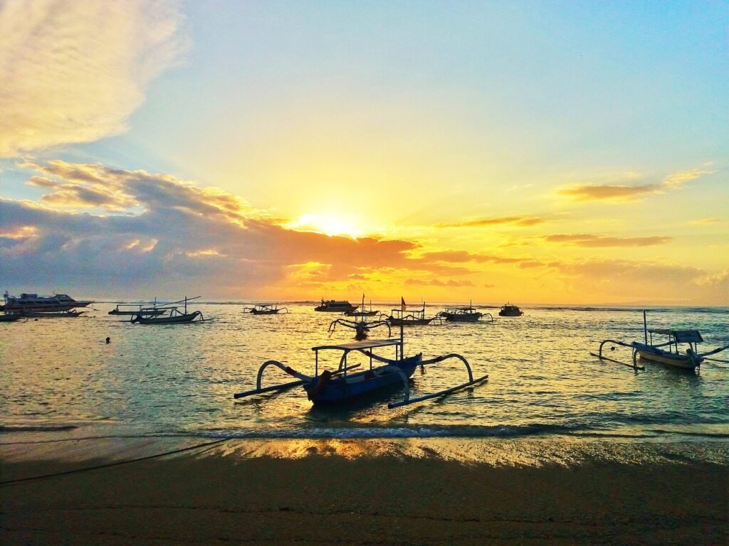Pagi di tepi Pantai Sanur, Bali