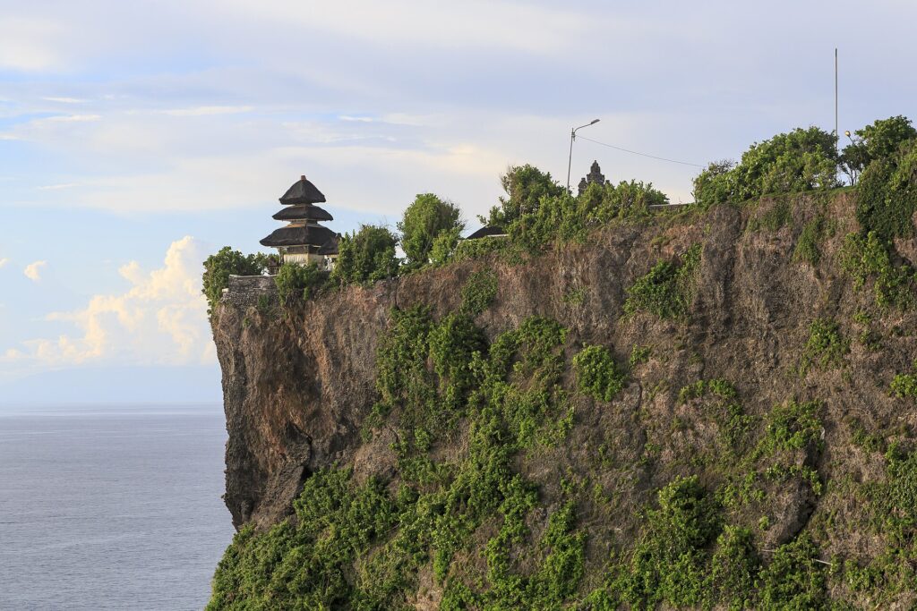Pura Luhur di tebing Uluwatu Bali