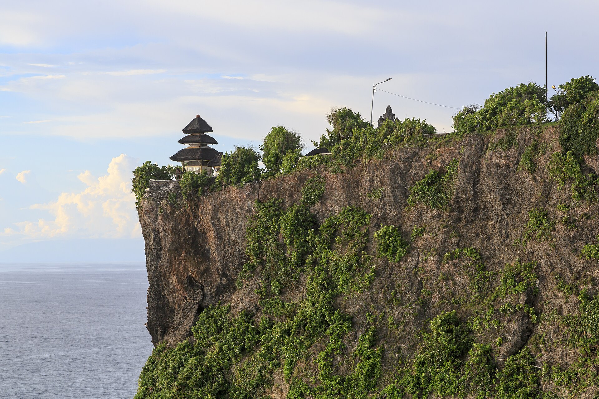 Pura Luhur di tebing Uluwatu Bali